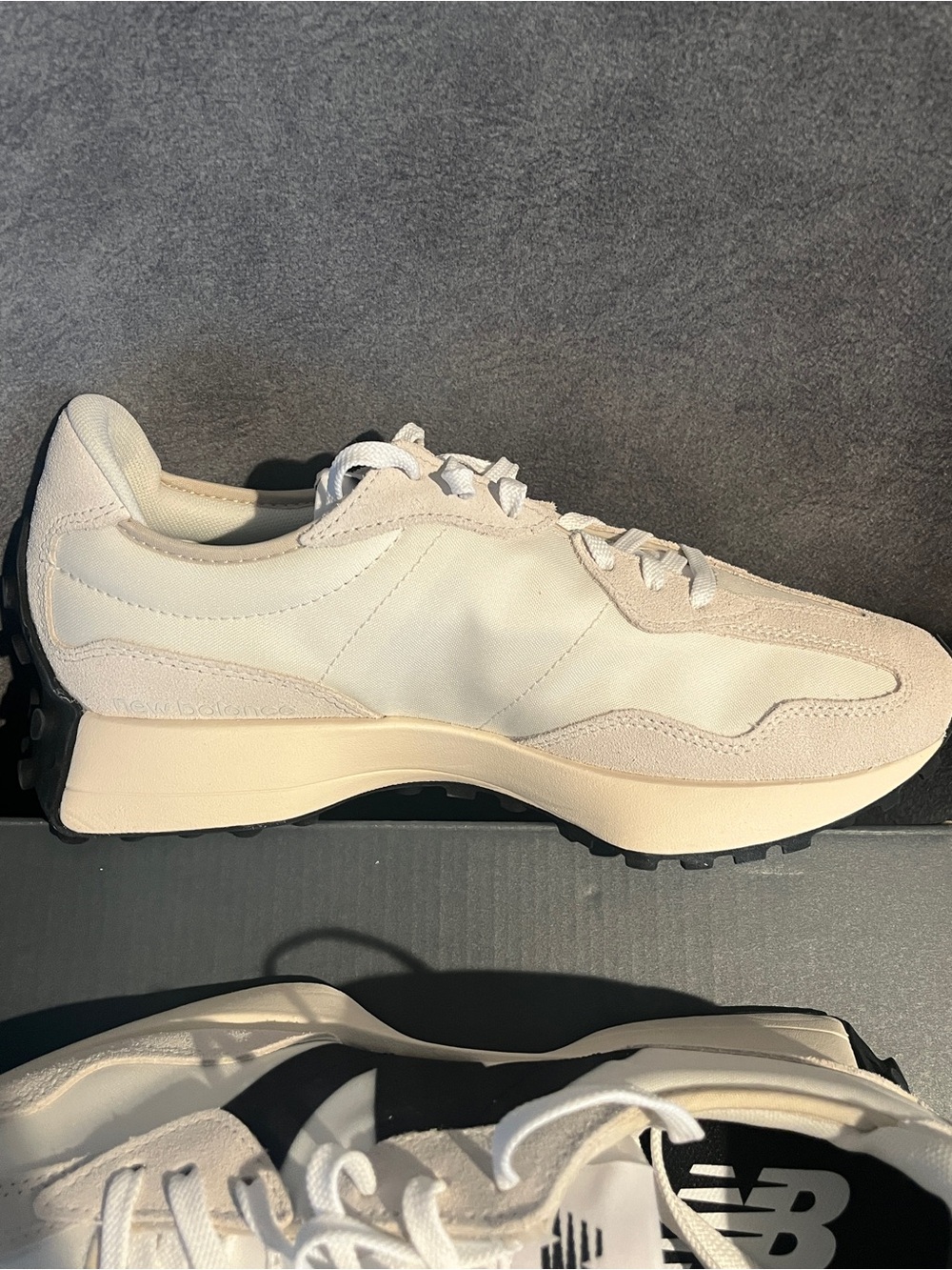 New Balance Women’s Sneakers 327 White Size 9.5 US - Picture 4 of 10